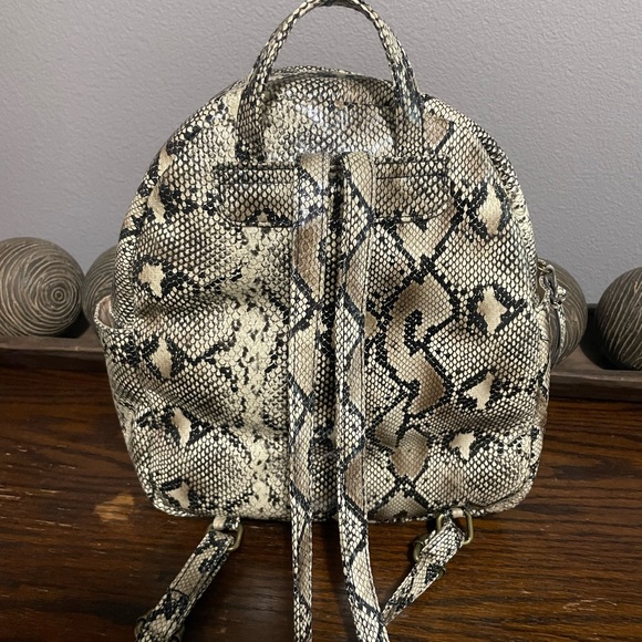 Snakeskin Pattern Backpack - Picture 2 of 4